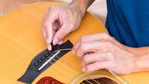 Changer ses cordes de guitare